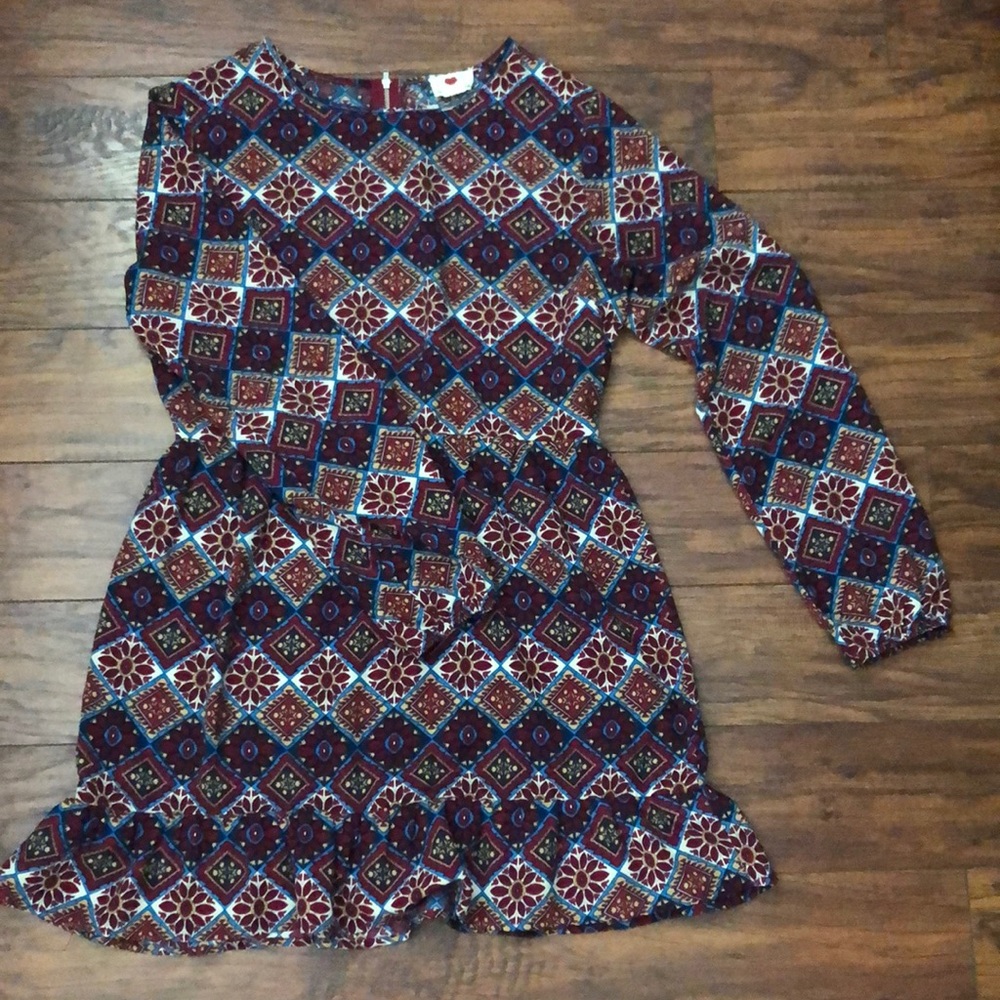 Geometric Patterned Mini Dress made from soft, lightweight material.


Bin 1R
